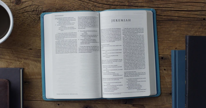 ESV Premium Gift Bible, Floral Design