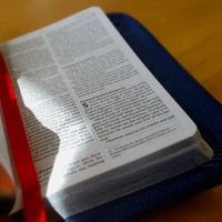 NIV Tiny Navy Soft-tone Bible with Zip