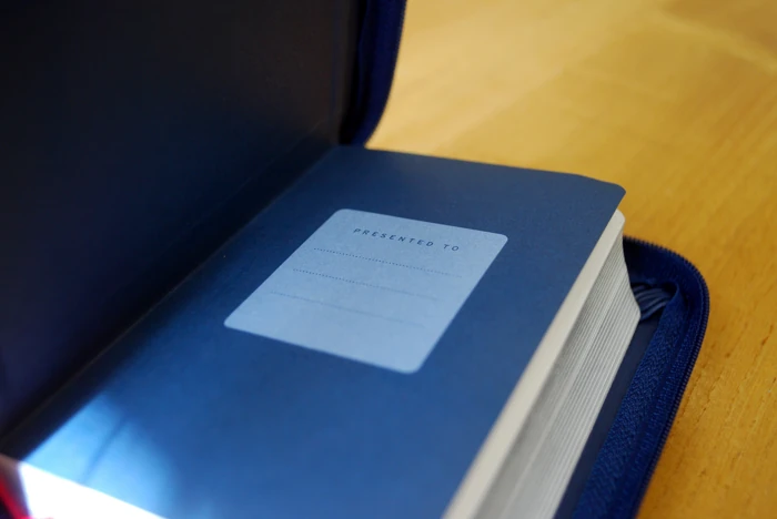 NIV Tiny Navy Soft-tone Bible with Zip