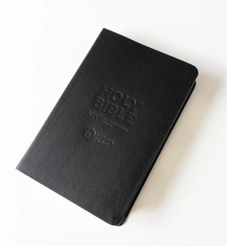 NIV Larger Print Black Leather Bible: Personal Size