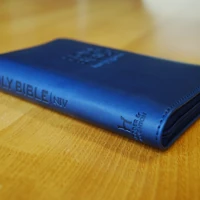 NIV Tiny Navy Soft-tone Bible with Zip