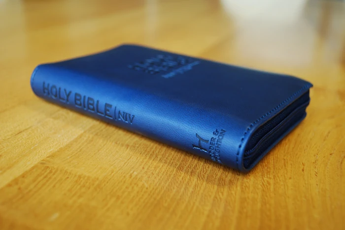 NIV Tiny Navy Soft-tone Bible with Zip